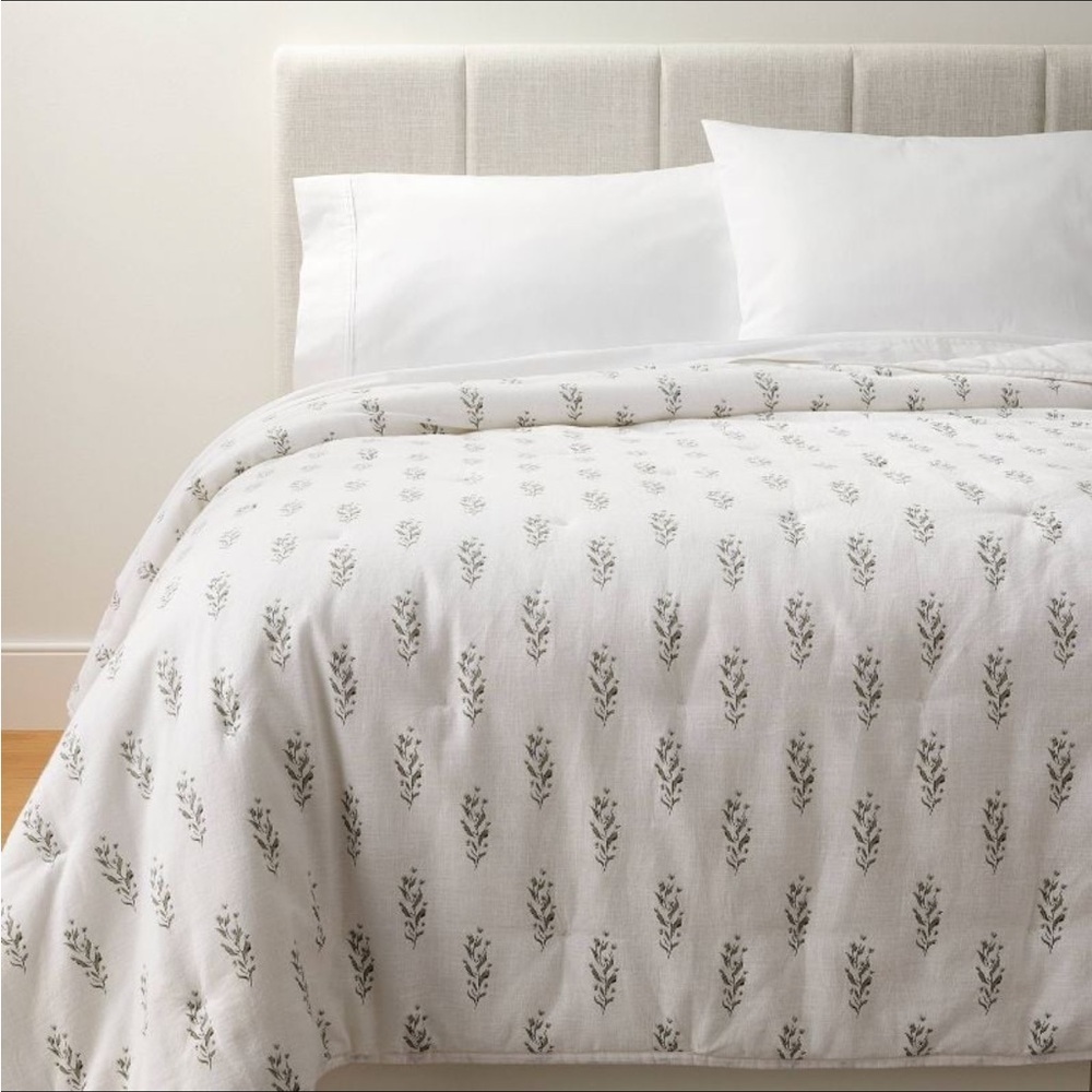 Full/Queen Lofty Cotton Slub Wood Block Floral Quilt White - Studio McGee